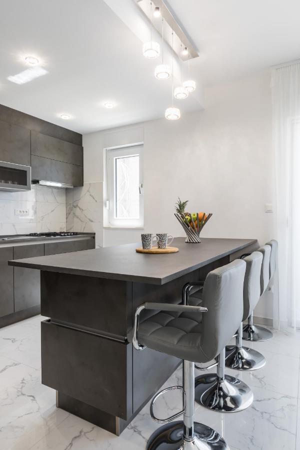 Elysian Zen Luxury Apartment - Two Bedroom Apartment With Terrace And Sea View Split Buitenkant foto
